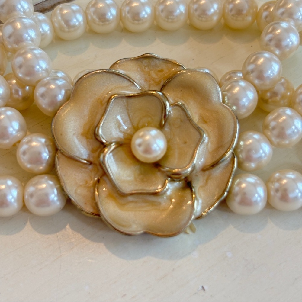 Faux Pearl And Flower Pendant Bracelet Stretchy